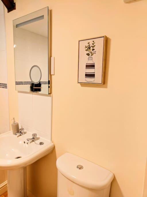 Cosy Central Modern Apartment Nantwich Eksteriør bilde