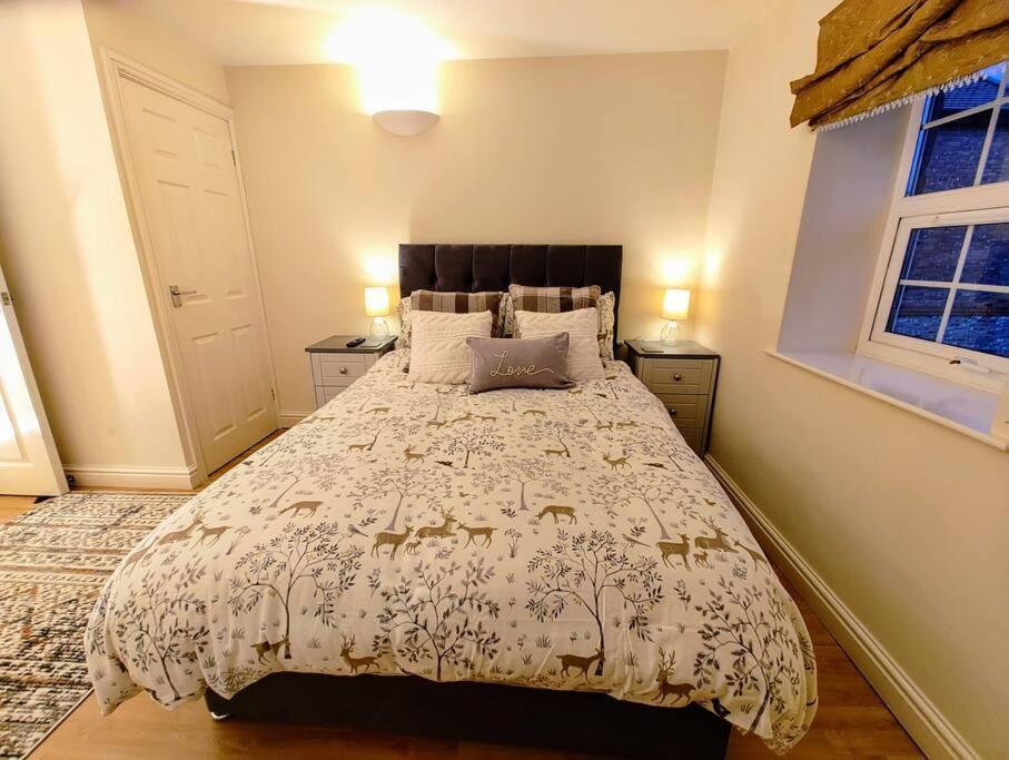 Cosy Central Modern Apartment Nantwich Eksteriør bilde